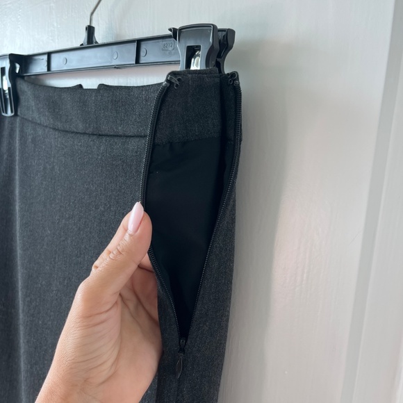 Express Grey Pencil Skirt with Back Bow Detail – Size 2 - Picture 7 of 9